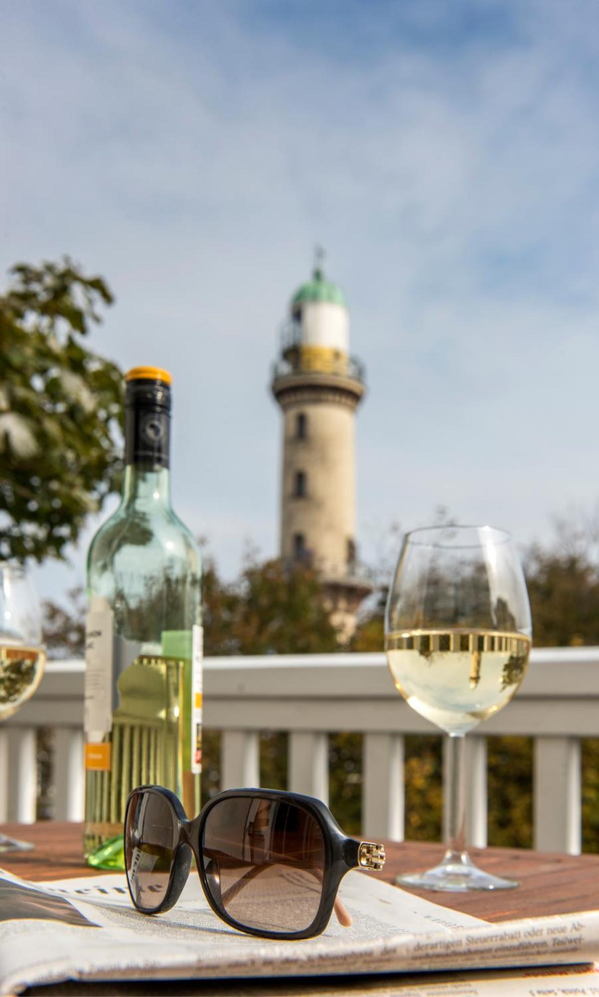 Hotel Am Leuchtturm Rostock Bagian luar foto