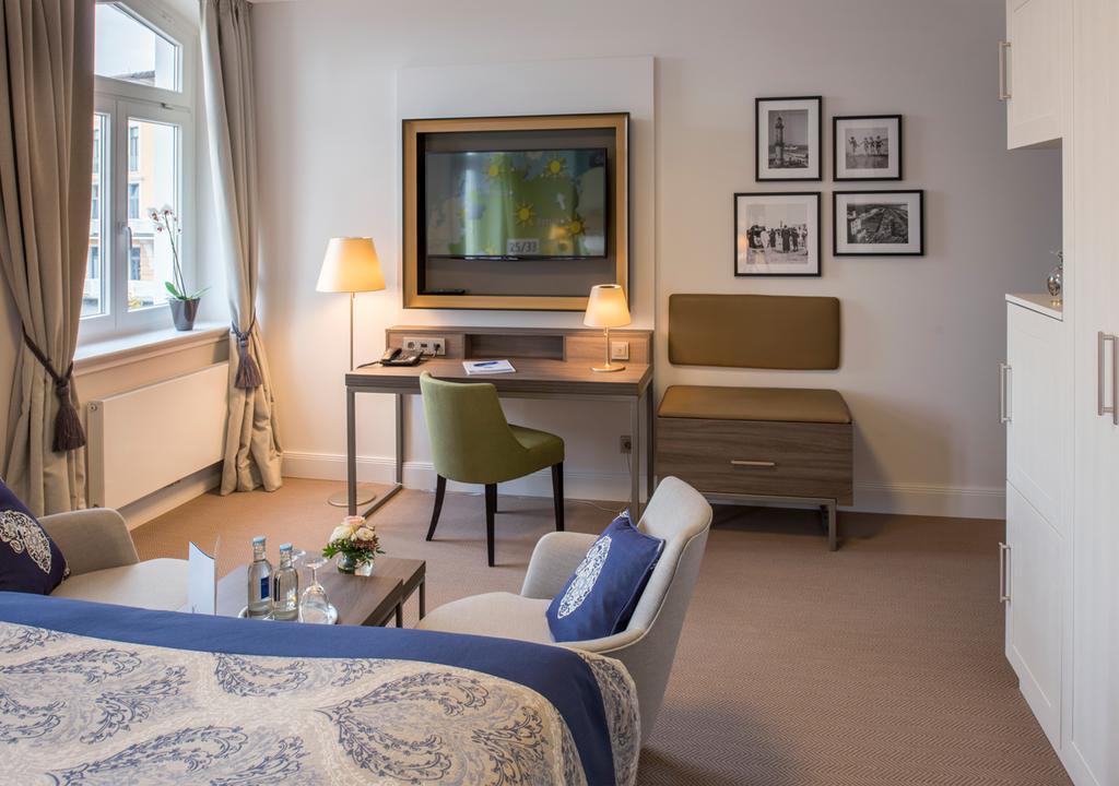 Hotel Am Leuchtturm Rostock Bagian luar foto