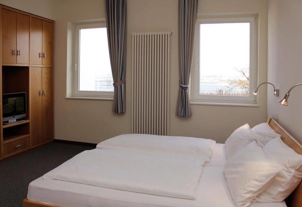 Hotel Am Leuchtturm Rostock Bagian luar foto