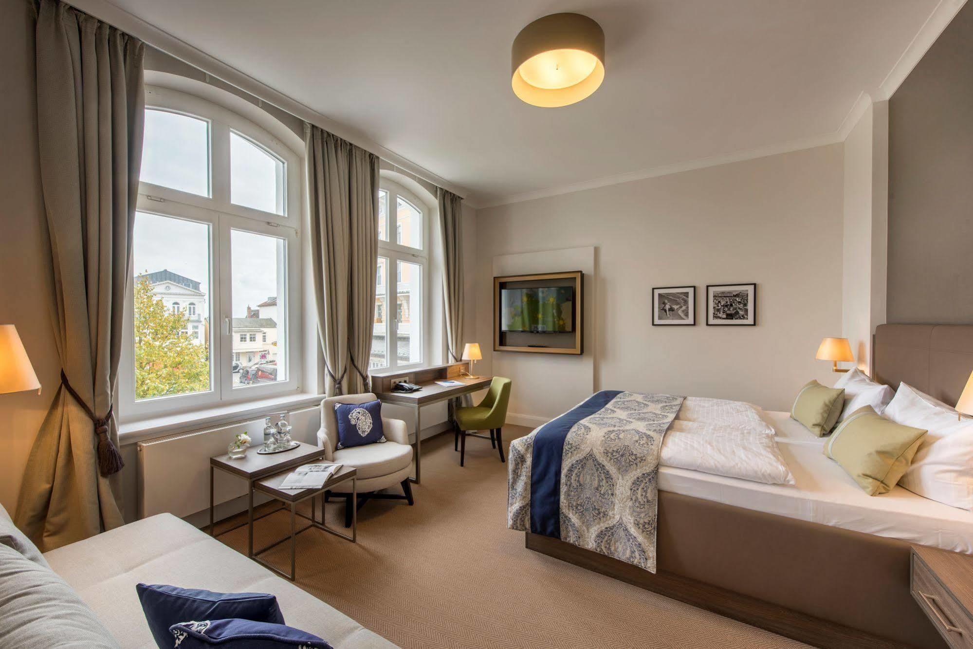 Hotel Am Leuchtturm Rostock Bagian luar foto